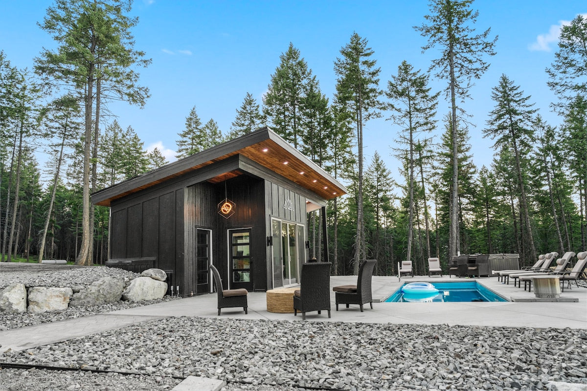 [Flathead Lake Luxury Lodging]