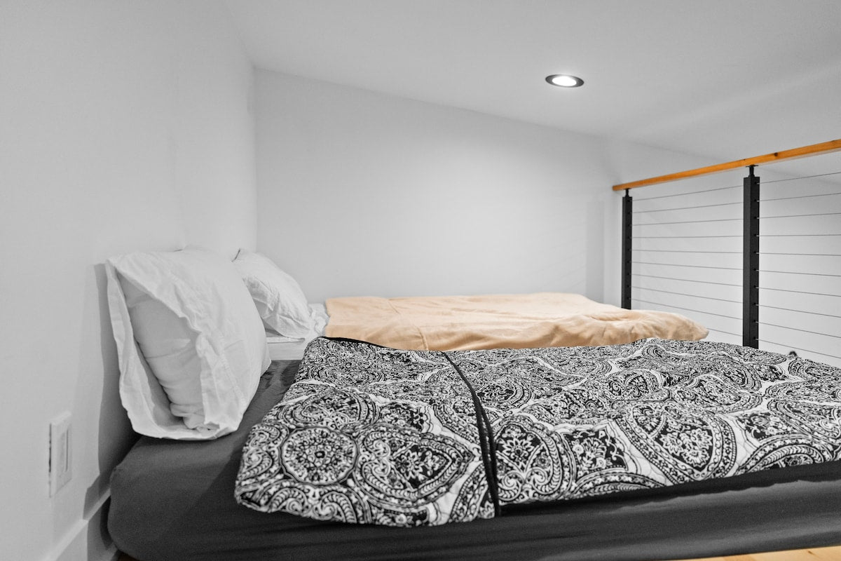 [The Swan House] Rec room and loft with 3 twin beds. Slidertag; Swan House Loft; 3 Twin Beds