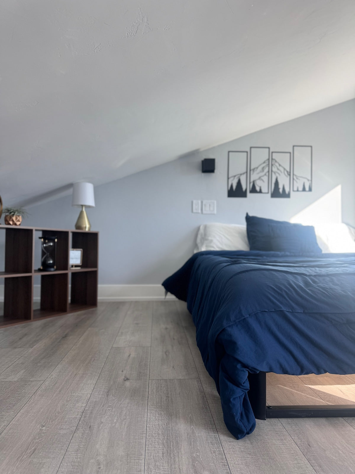[The Lakeside House] Loft with Queen Bed. Slidertag; Lakeside House Loft; Queen Bed