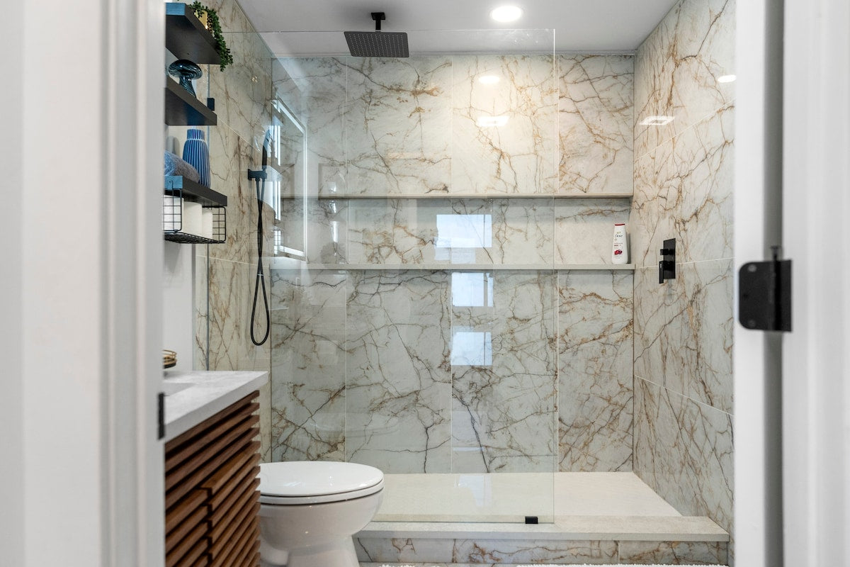 [The Lakeside House] Bathroom