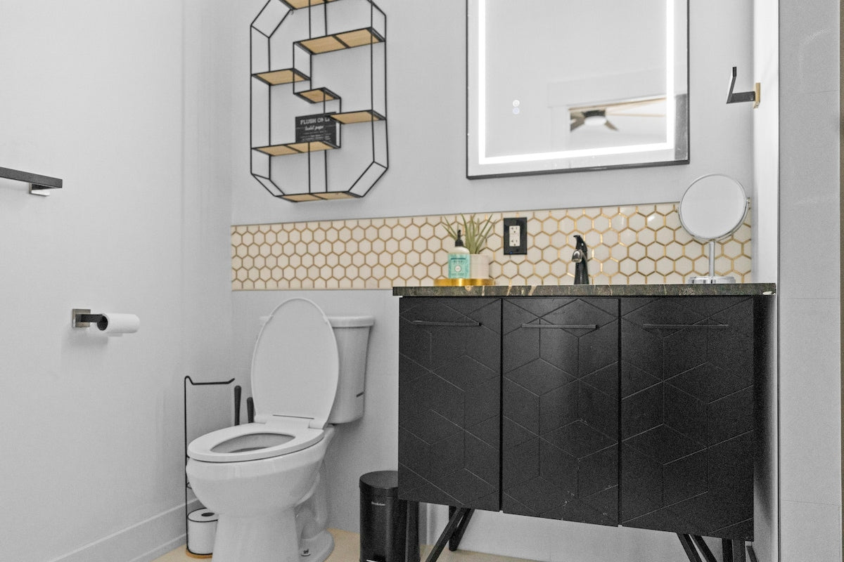 [The Swan House] Half Bath