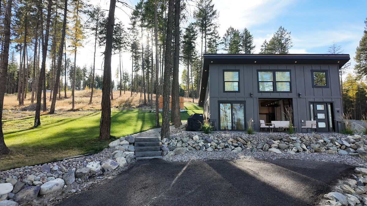 [The Glacier House, 1 Bedroom + Loft / 1 Bathrooms]