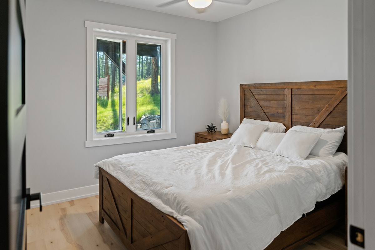 [The Swan House] Bedroom 2 Queen Bed with closet and lake views. Slidertag; Swan House Bedroom 2; Queen Bed