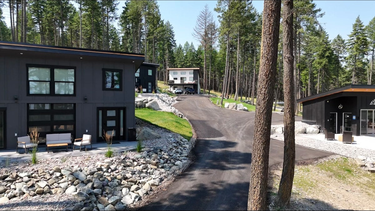 [Flathead Lake Luxury Lodging]